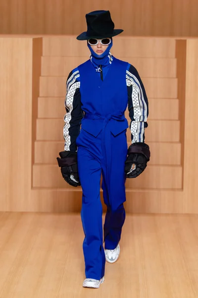 Look 3